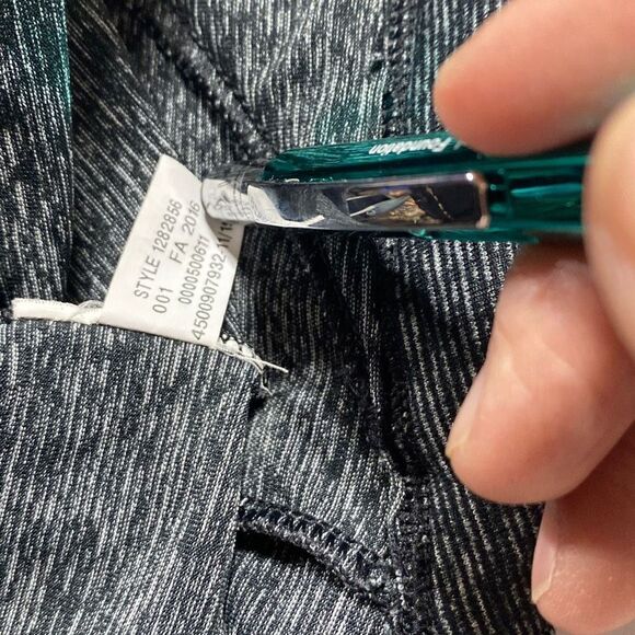 Under Armour Women's Full Zip Sonic Athletic Performance Vest Running Black M - Picture 10 of 11